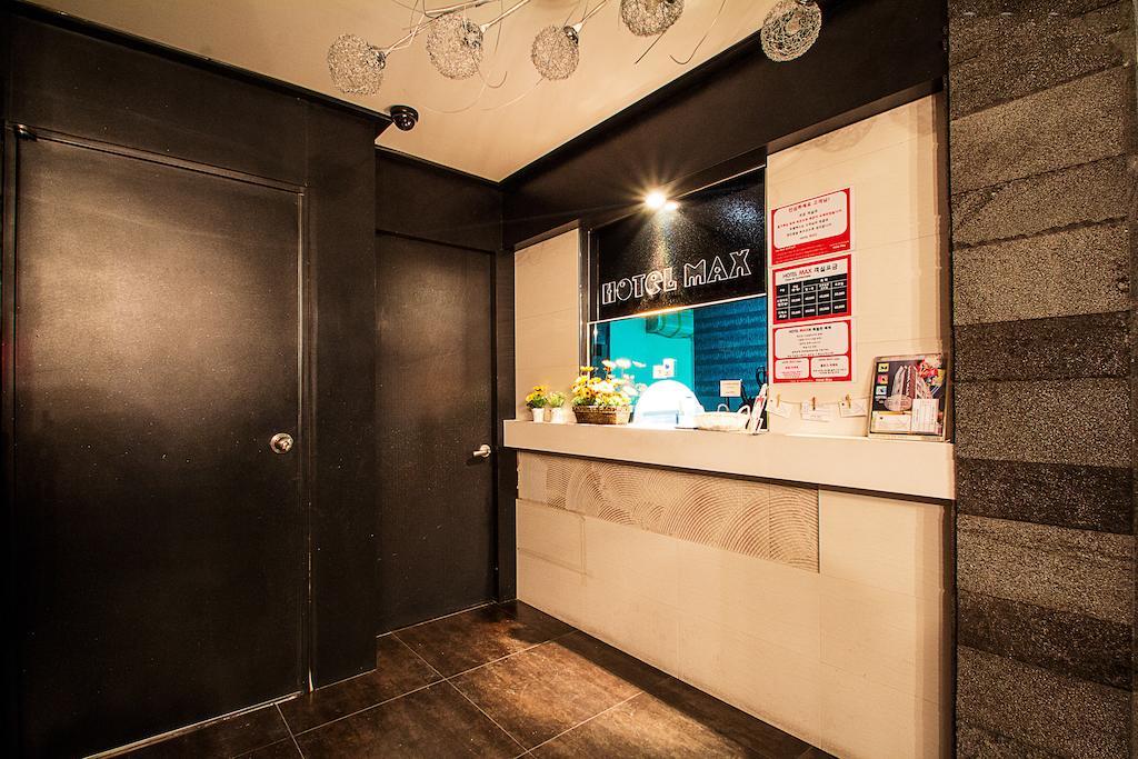 Max Hotel Daejeon Bagian luar foto