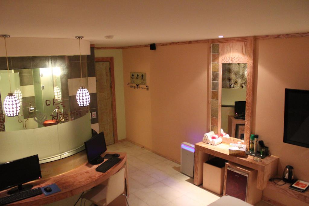 Max Hotel Daejeon Bagian luar foto